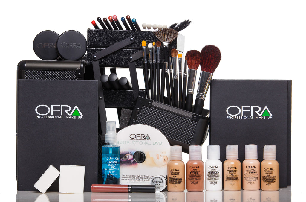 What Makes Great Cosmetology School Makeup Kits?